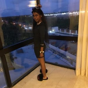 Meet your Posher, Raquel